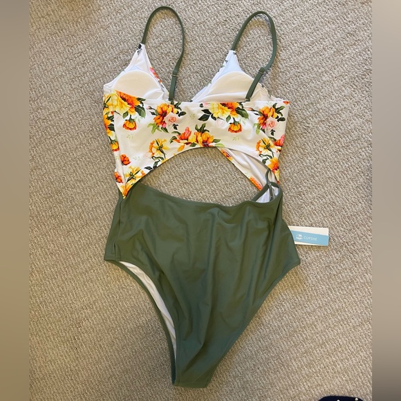 Cupshe bathing suit - Picture 3 of 3